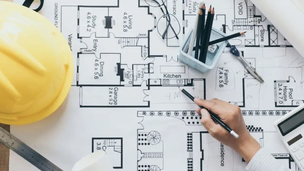 Plans de chatier sur feuille pour un projet immobilier professionnel