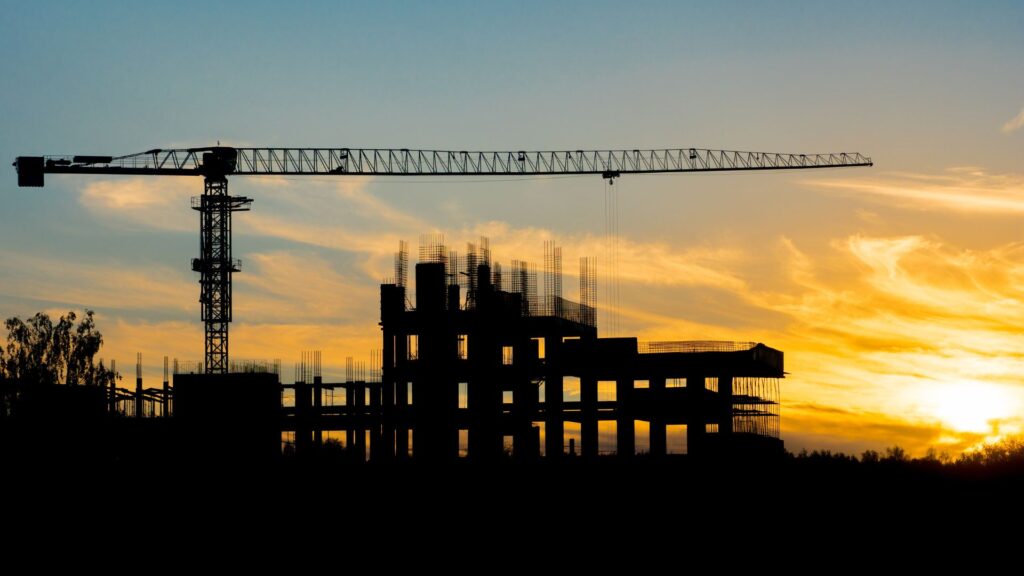 Vue d'un batiment industriel en construction